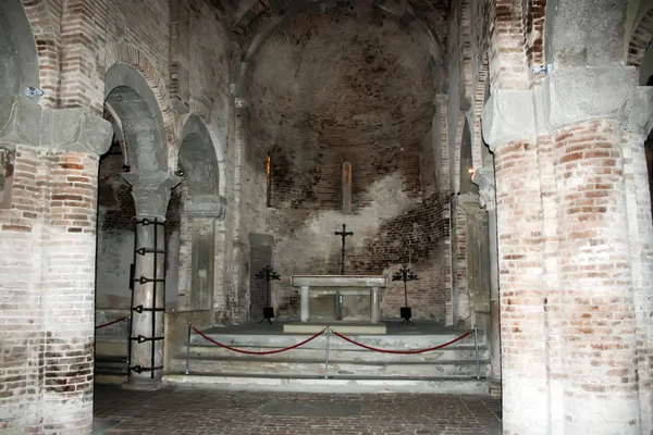 Altaar in de kerk van santo stefano — Stockfoto
