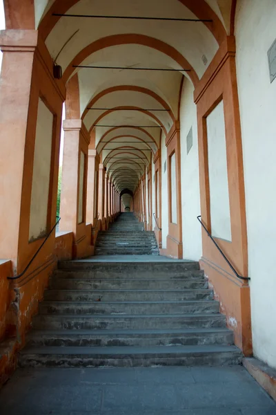 Archway para o santuário de San Luca — Fotografia de Stock