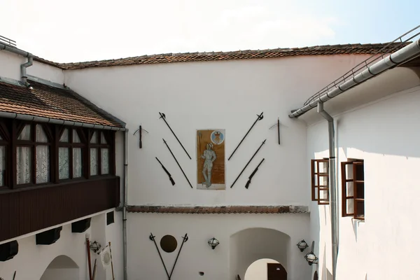 Středověká pevnost města brasov čarodějnice právě teď jeho restaurace — Stock fotografie