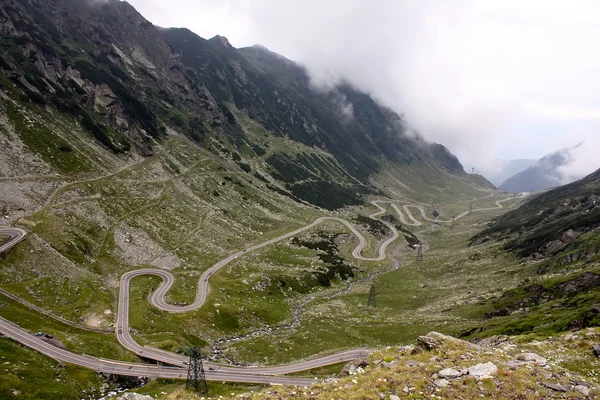 Peligroso camino de montaña ruta Transfagarasan — Foto de Stock
