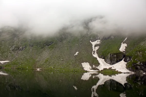 フグラシ山から balea 湖の美しい景色 — ストック写真