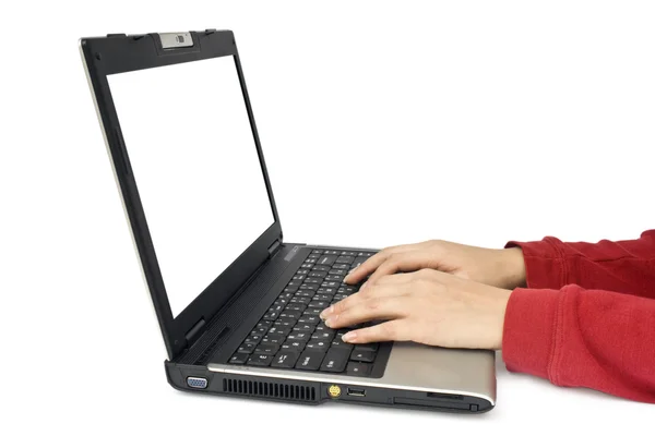 Laptop och händer — Stockfoto