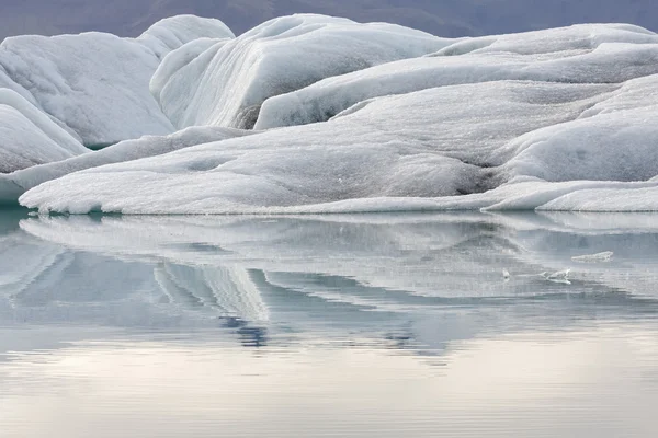 Ледниковое озеро — стоковое фото
