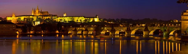 Panorama noturno de Praga Fotos De Bancos De Imagens