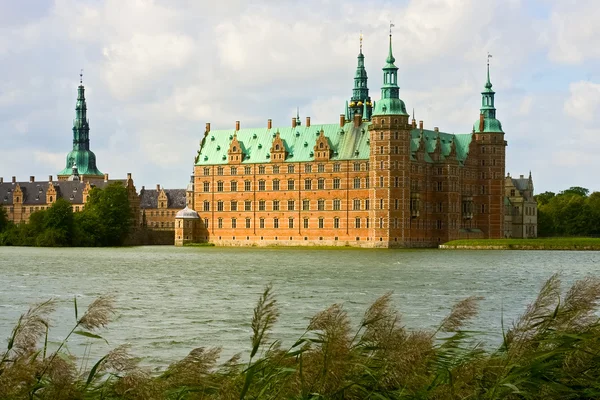 Castelo de Frederiksborg na Dinamarca Imagens Royalty-Free