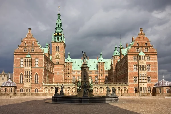 Vista frontale del castello di Frederiksborg Foto Stock