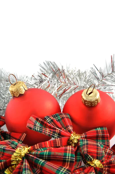 İki kırmızı Noel balosu — Stok fotoğraf