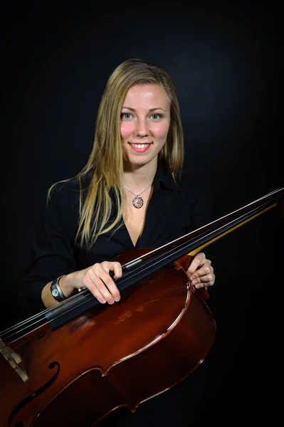 Retrato de violoncelista jovem — Fotografia de Stock