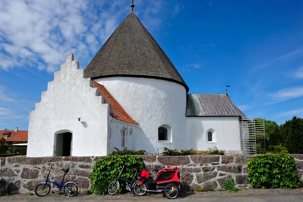 Kolo kostel na ostrově bornholm, Dánsko, Evropa — Stock fotografie