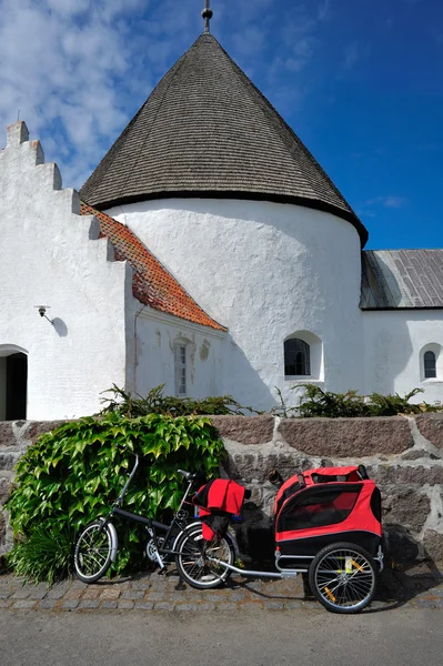 Ronde kerk op het eiland bornholm, Denemarken, Europa — Stockfoto