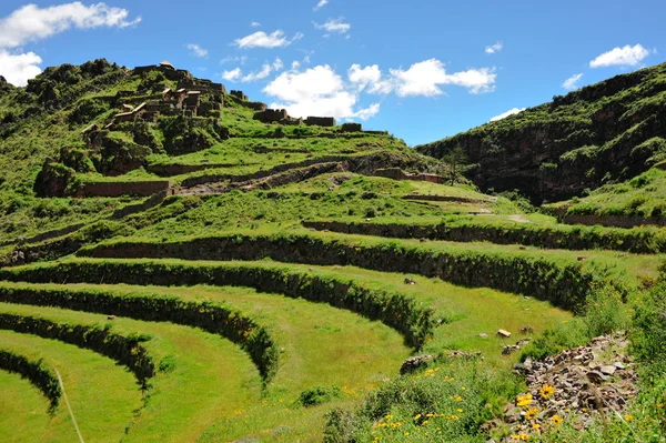 Terrasses à flanc de colline en Huancavelica, Pérou — Photo