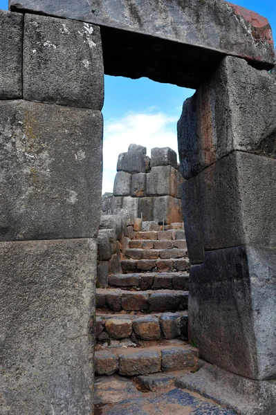 Antigua puerta de piedra a la ciudad —  Fotos de Stock