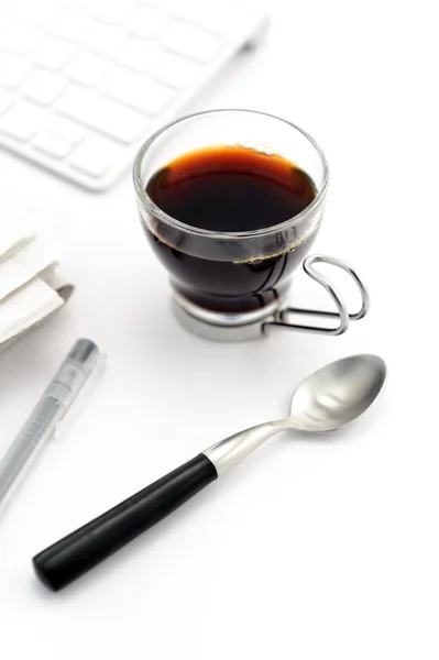 Morgenkaffee im Glasbecher — Stockfoto