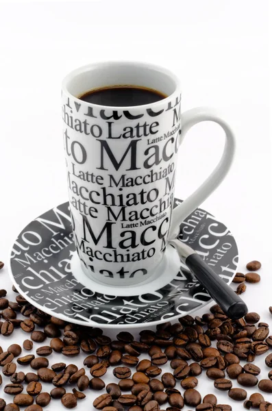 Coffee mug with burned coffee beans — Stock Photo, Image