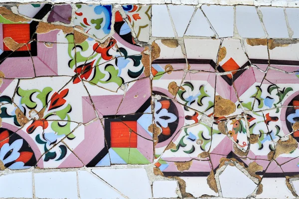 Del av mosaik i guell park i barcelona — Stockfoto