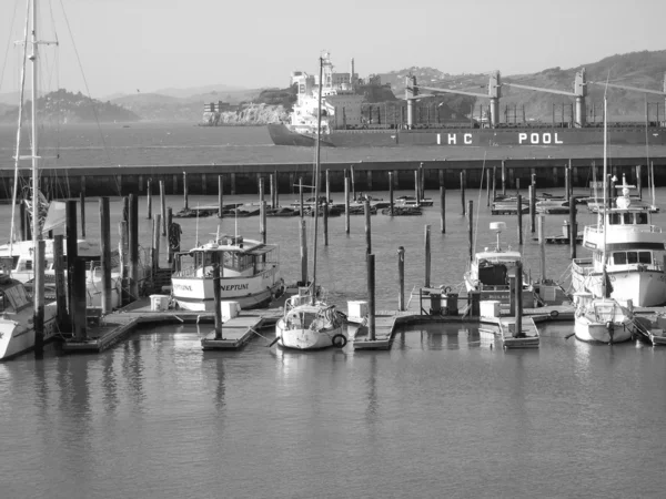 Alcatraz prison and boats — Stock Photo, Image