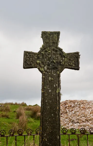 Kildalton 十字架在教区教堂墓地 — 图库照片