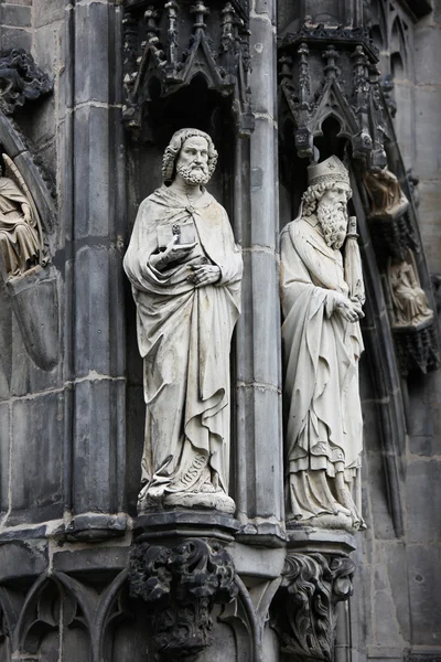 Statues of saints at the Aachen cathedral. — Stock Photo, Image
