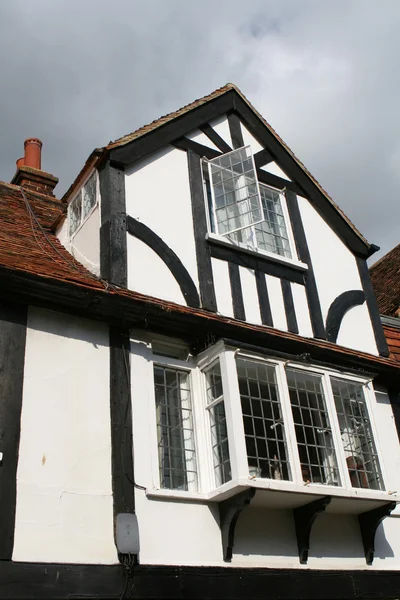 Haus im Tudor-Stil — Stockfoto