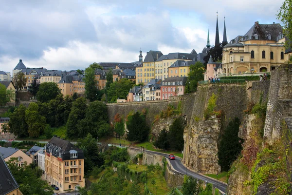 Widok ze schronów na Stare Miasto Luksemburg — Zdjęcie stockowe