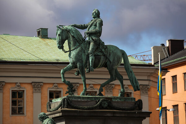 Статуя шведского короля Густава II Адольфа в Стокгольме
.