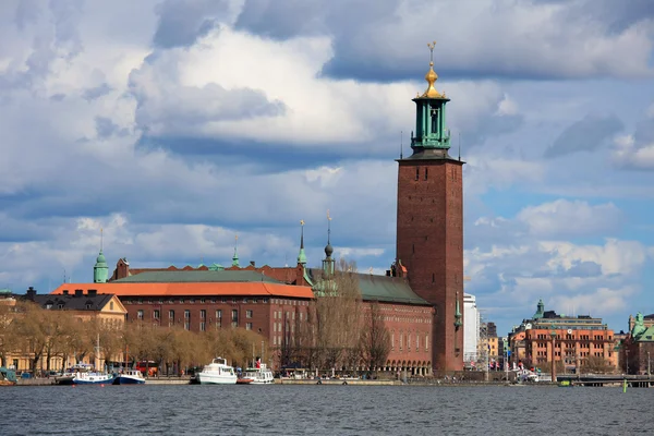 在斯德哥尔摩的国王岛上的市政厅 Stadshuset — 图库照片