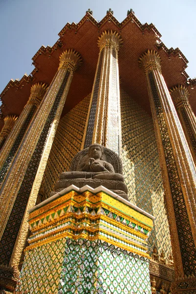 在宏伟的宫殿在曼谷 泰国的佛教雕像 — 图库照片