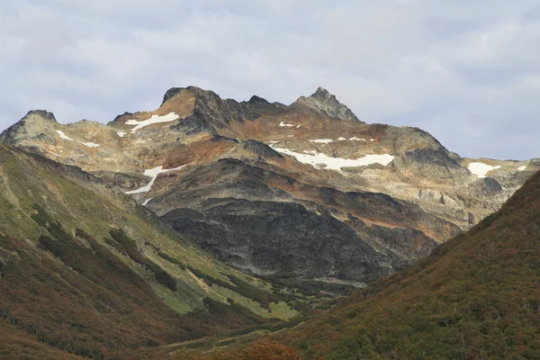 Bergtop in de buurt van ushuaia, Argentinië — Stockfoto