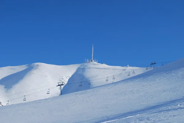 눈 산의 케이블카 철도 — 스톡 사진