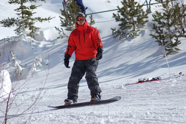 Um snowboarder — Fotografia de Stock