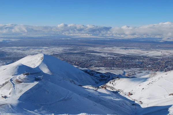 Montañas de nieve en Turquía Palandoken Erzurum —  Fotos de Stock