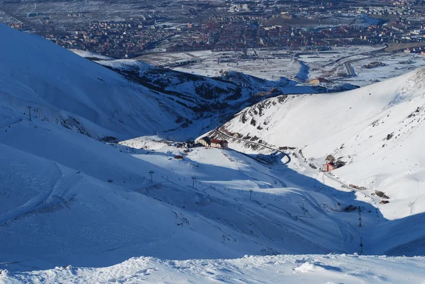 Montañas de nieve en Turquía Palandoken Erzurum —  Fotos de Stock