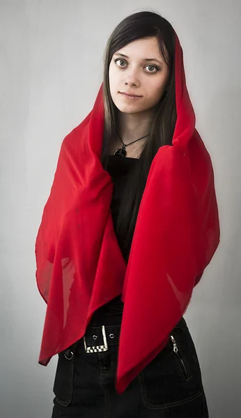 Rood, sjaal, bedachtzaamheid, handen, vrouw, haar, elegan — Stockfoto