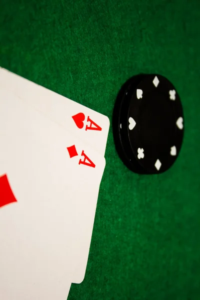Cards Pair of aces with poker chips — Stock Photo, Image