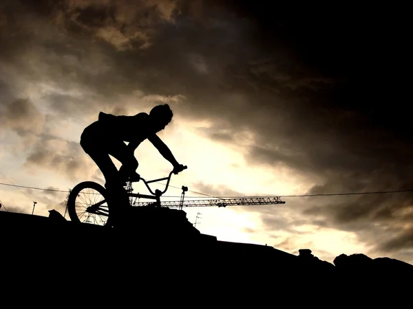 Городской велосипедист BMX — стоковое фото