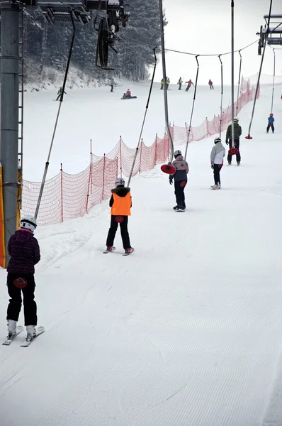 Skiër op skilift — Stockfoto