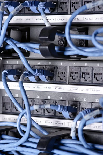 Сервер и провода — стоковое фото