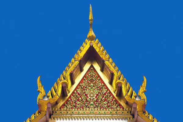 Triângulo estilo tailandês bonito no telhado — Fotografia de Stock