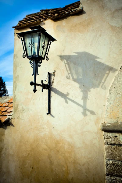 Уличная лампа, классический фонарь — стоковое фото