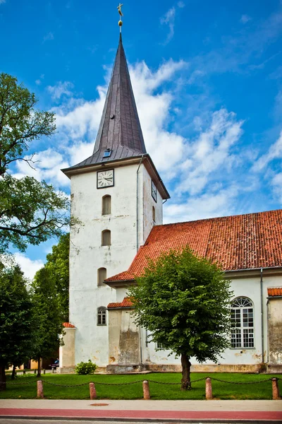 Tukums treenigheten lutherska kyrkan, Lettland — Stockfoto