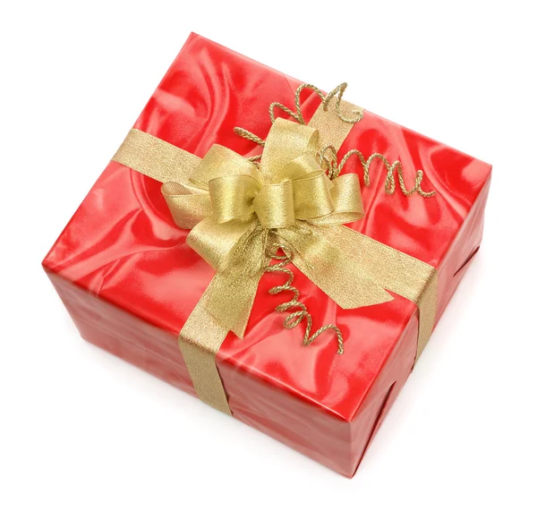 Rote Geschenkschachtel mit goldener Schleife — Stockfoto