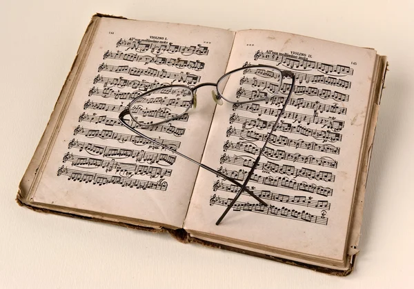 Книга музика відкритим Ліцензійні Стокові Зображення