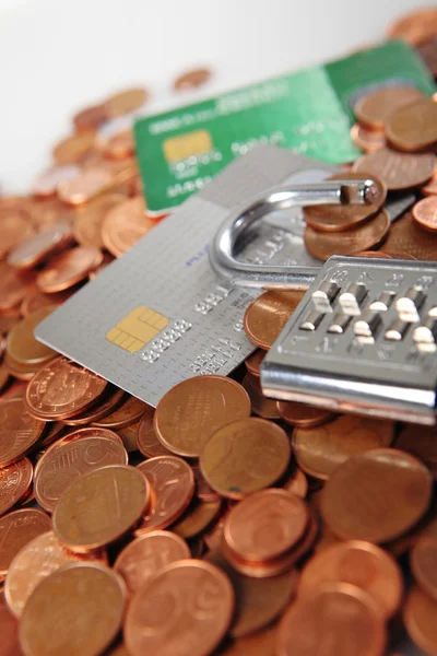 Dinheiro e cartão de crédito — Fotografia de Stock