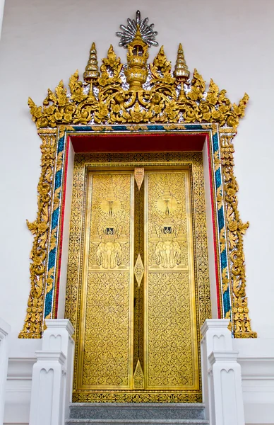 Tapınakta altın kapı kemer — Stok fotoğraf