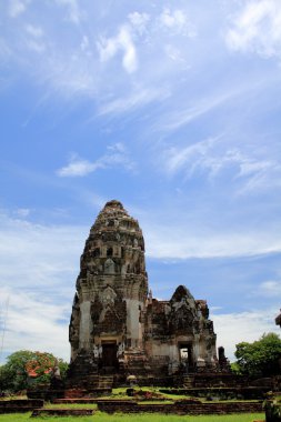 Wat Phasrirattanamahathat in Lopburi of Thailand clipart