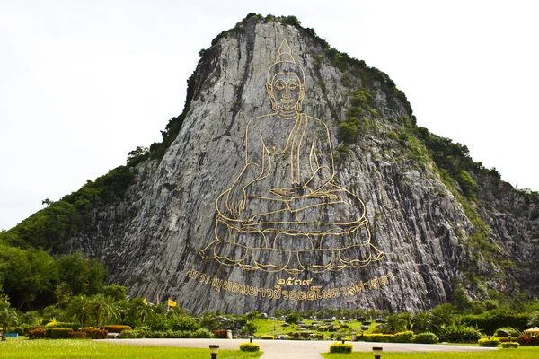 Buddha skulpturales Bild auf dem Felsen — Stockfoto