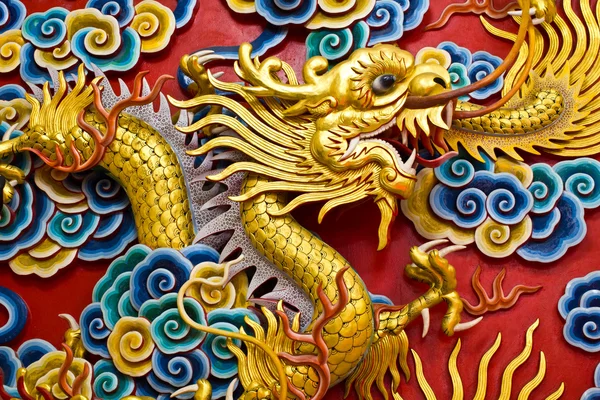 Golden dragon statue in chinese temple in Chonburi province Thai — Stock Photo, Image