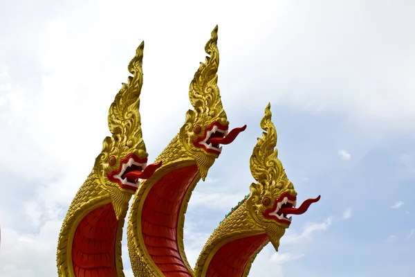 Három naga fej thai templomban — Stock Fotó