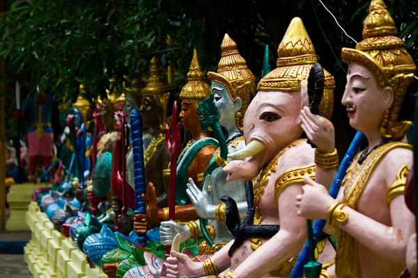 Deva im traditionellen thailändischen Stil Dekoration — Stockfoto