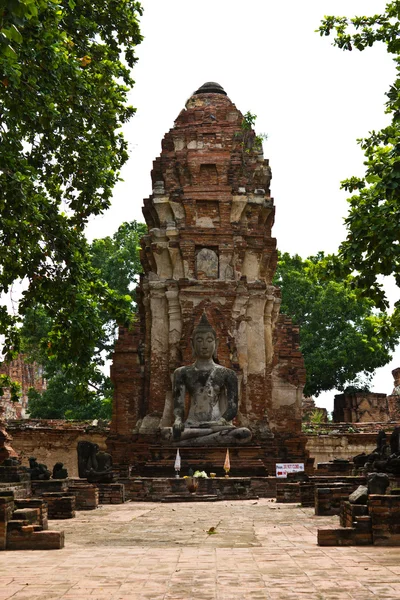 Imagen de Buda en Wat Mahathat Ayutthaya de Tailandia — Foto de Stock